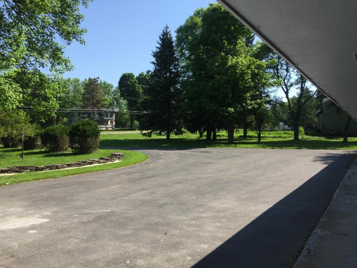 Nightshade Inn & Gardens Camillus Екстер'єр фото
