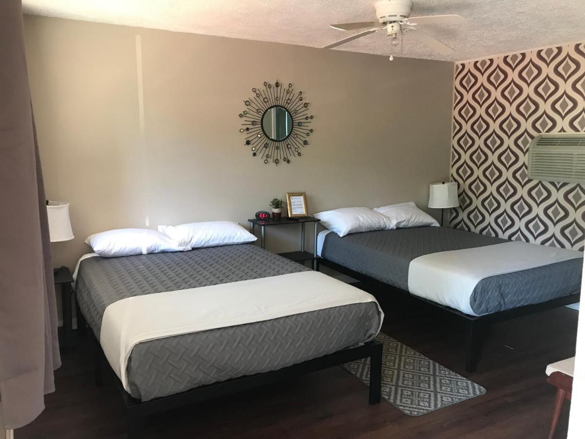 Nightshade Inn & Gardens Camillus Екстер'єр фото
